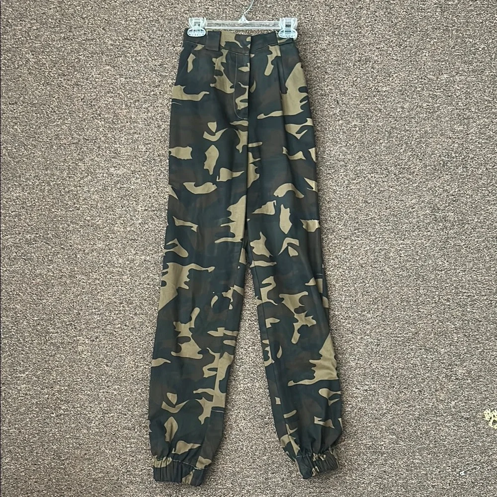Camouflage High-Waisted Jogger Pants - Picture 2 of 4